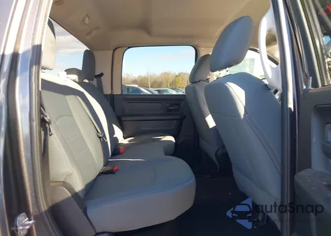 2017 Ram 1500 Express 4X2 5'7 Box z USA, uszkodzony, nr VIN 1C6RR6KT7HS676749